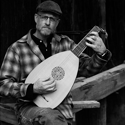 Philip Horne playing the lute
